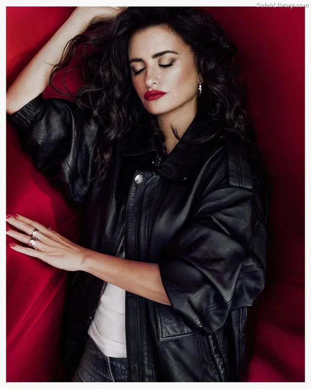 Penelope Cruz photo 6 of 337