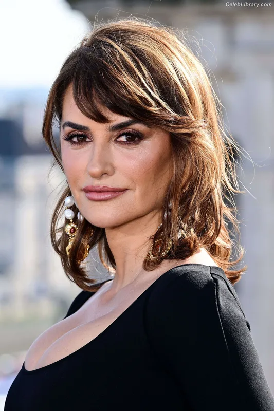 Penelope Cruz photo 12 of 337