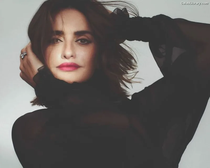 Penelope Cruz photo 2 of 337