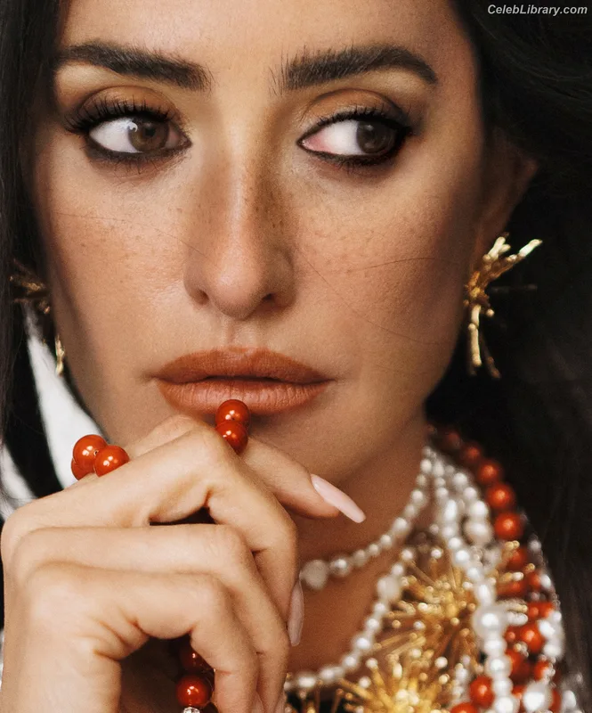 Penelope Cruz photo 12 of 337