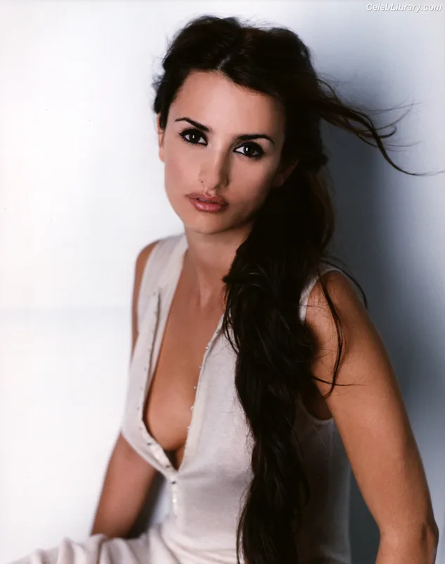Penelope Cruz photo 2 of 337