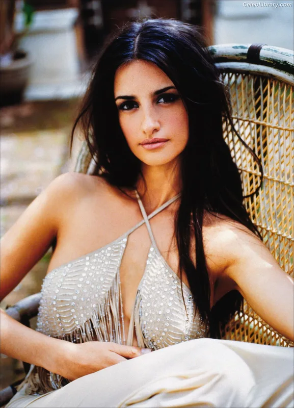 Penelope Cruz photo 4 of 337