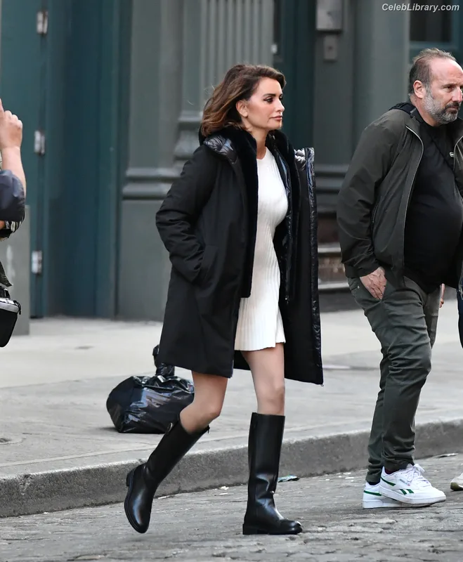 Penelope Cruz photo 1 of 337