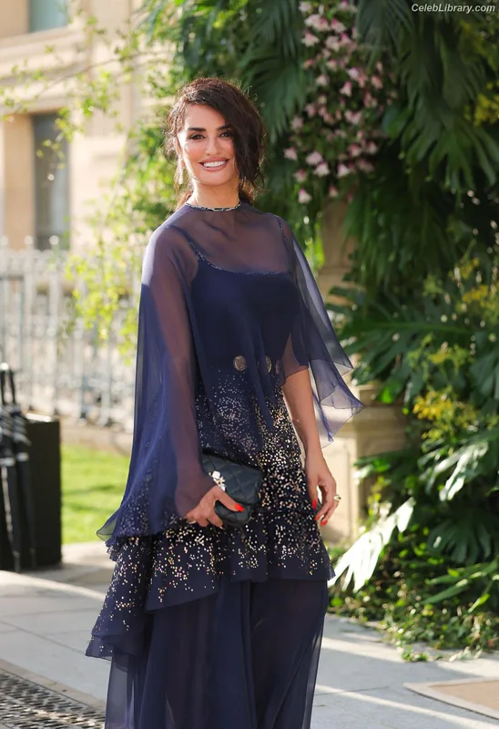 Penelope Cruz photo 7 of 337