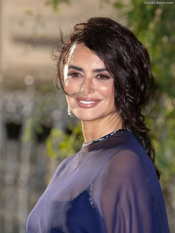 Penelope Cruz photo 9 of 337