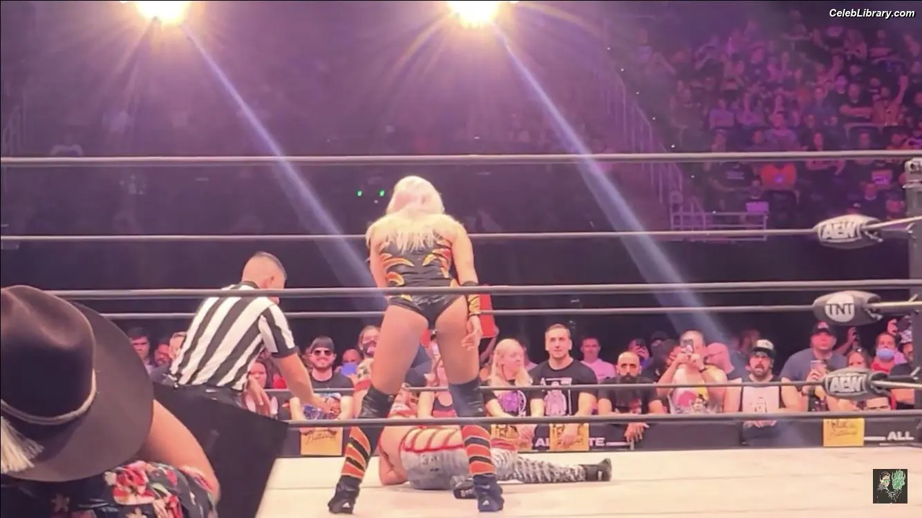 Penelope Ford photo 19 of 214
