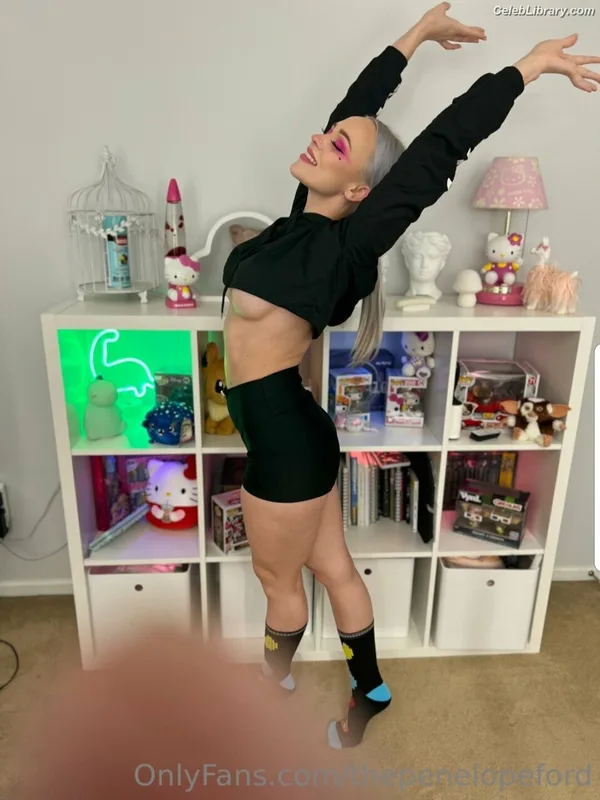 Penelope Ford photo 10 of 215
