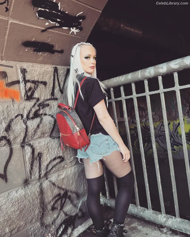 Penelope Ford photo 24 of 215