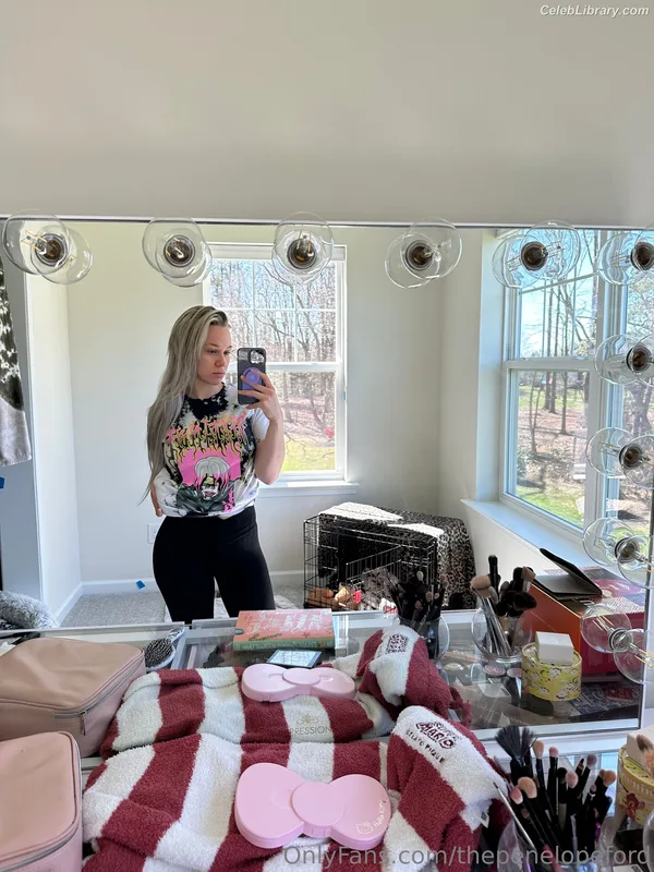 Penelope Ford photo 9 of 215