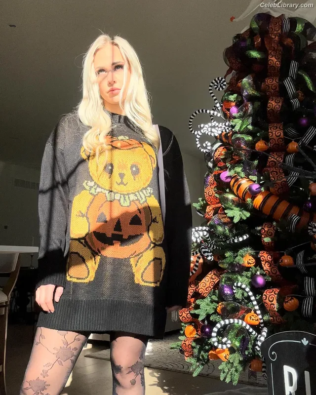 Penelope Ford photo 6 of 215