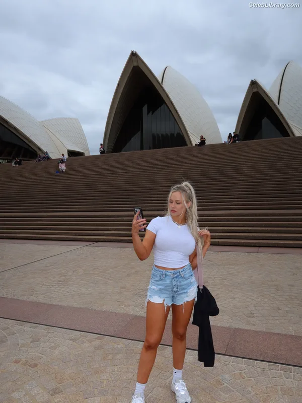 Penelope Ford photo 20 of 215