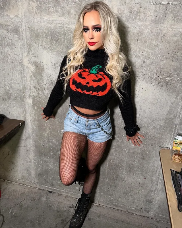 Penelope Ford photo 23 of 215