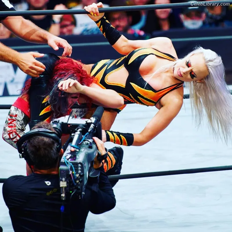 Penelope Ford photo 3 of 215