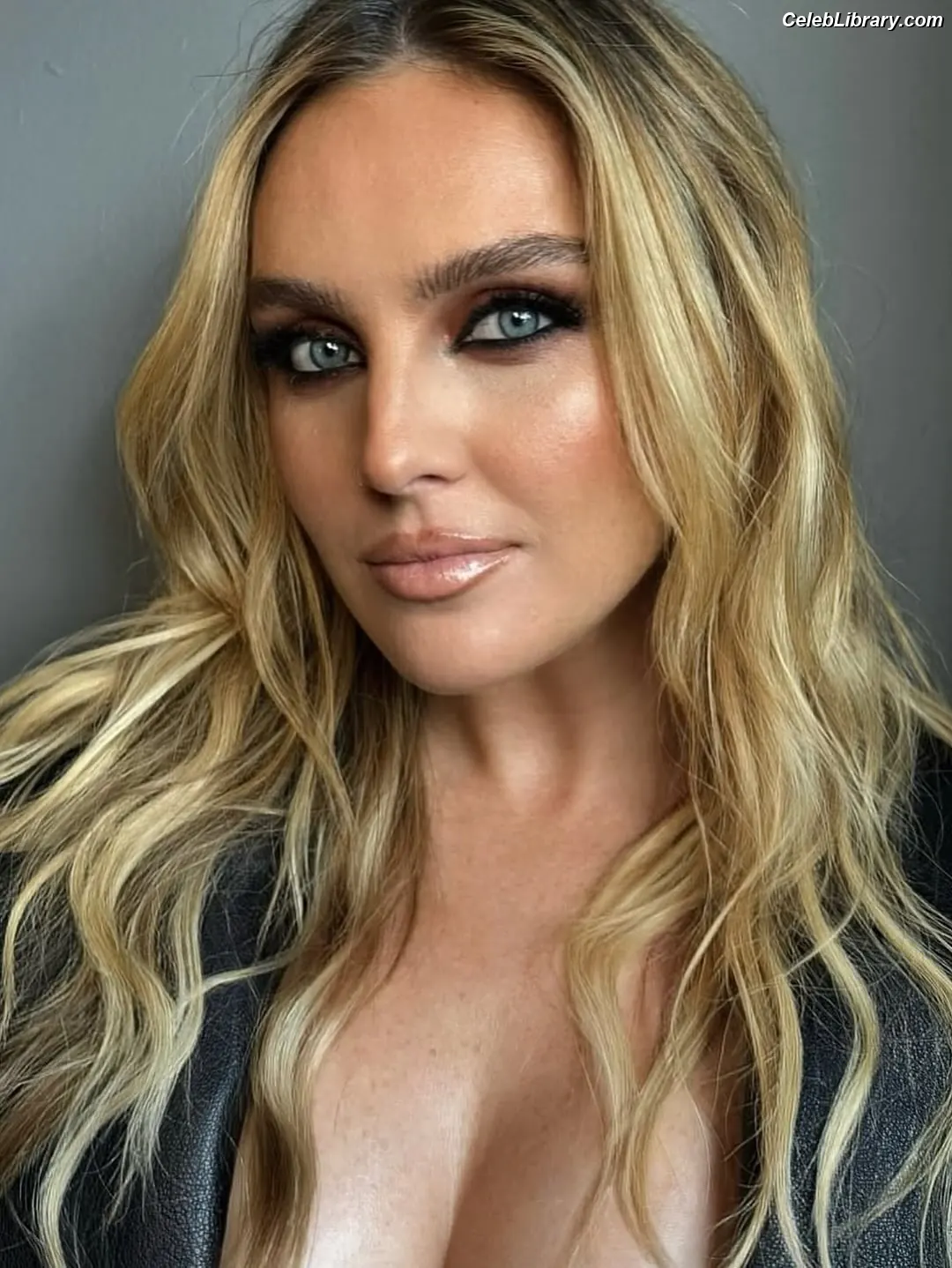 Perrie Edwards photo 4 of 321