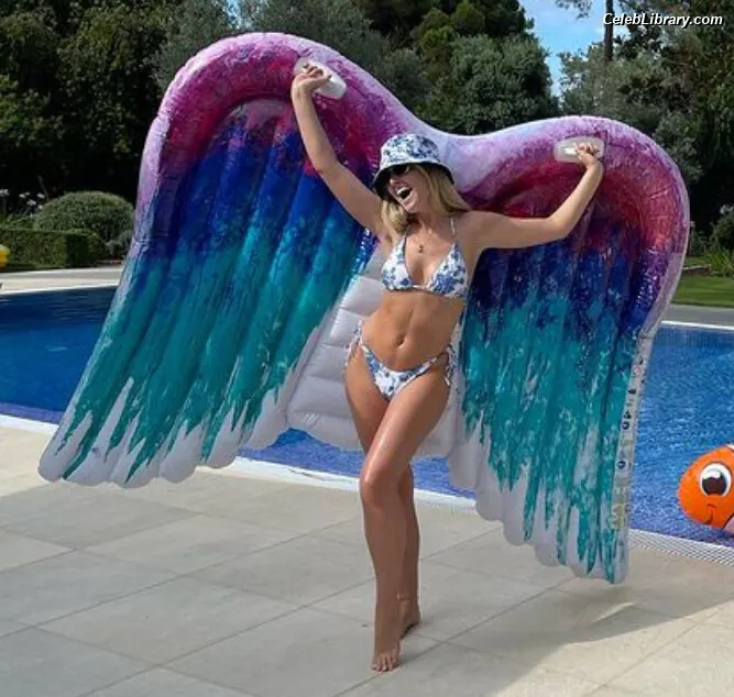 Perrie Edwards photo 4 of 321