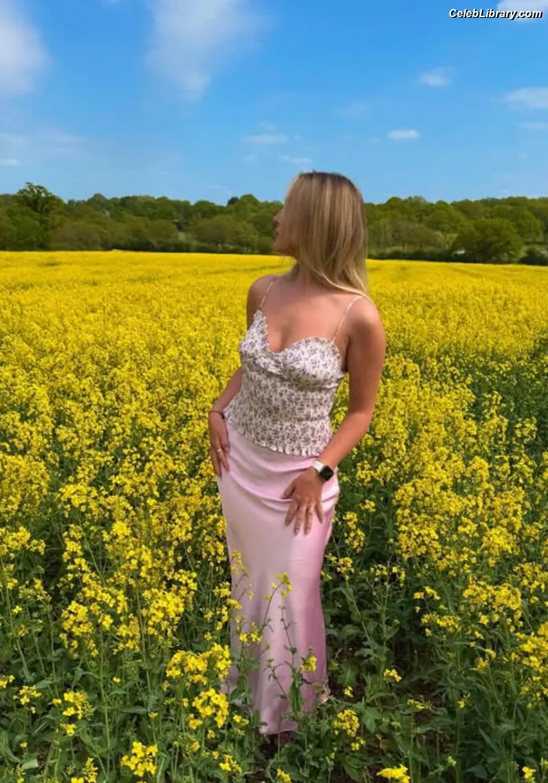 Perrie Edwards photo 22 of 321