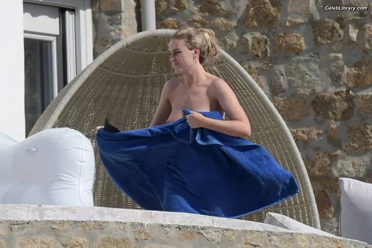 Perrie Edwards photo 12 of 321