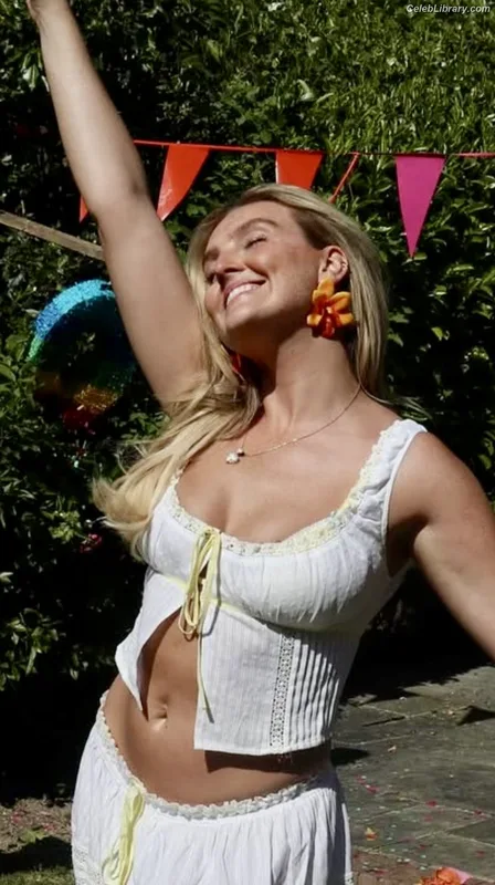 Perrie Edwards photo 9 of 322