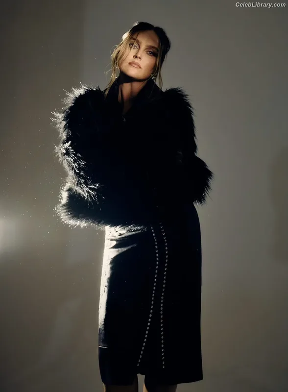 Perrie Edwards photo 4 of 322
