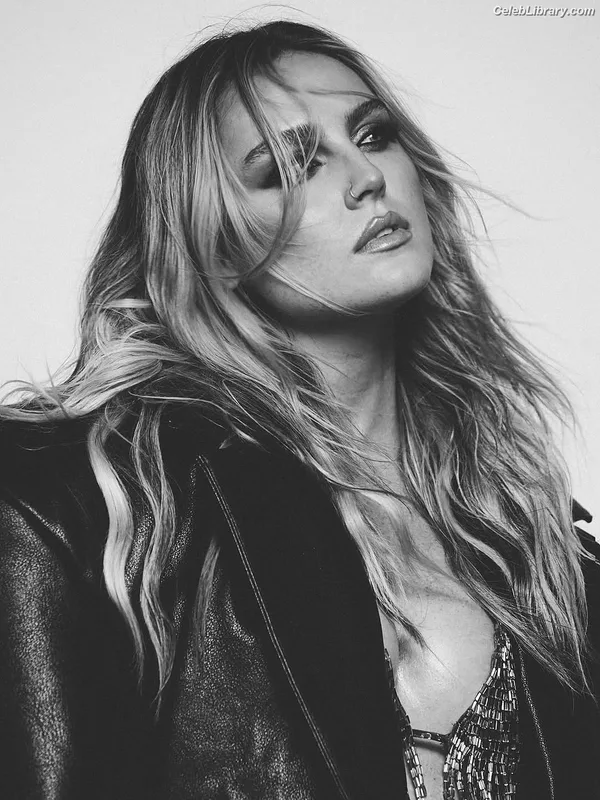 Perrie Edwards photo 23 of 322