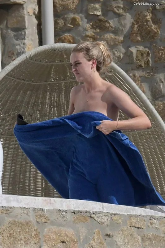 Perrie Edwards photo 13 of 322