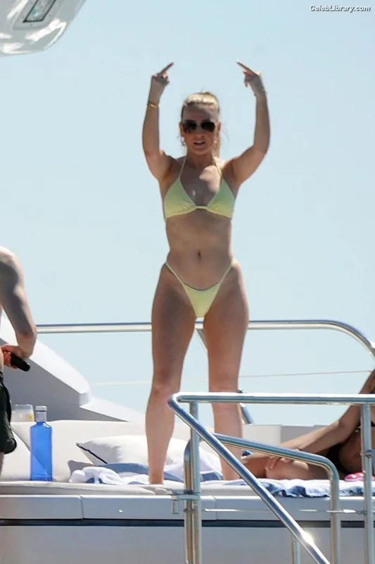 Perrie Edwards photo 19 of 322