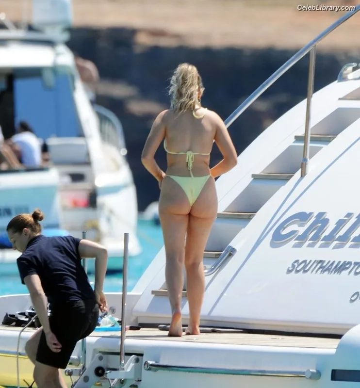 Perrie Edwards photo 22 of 322