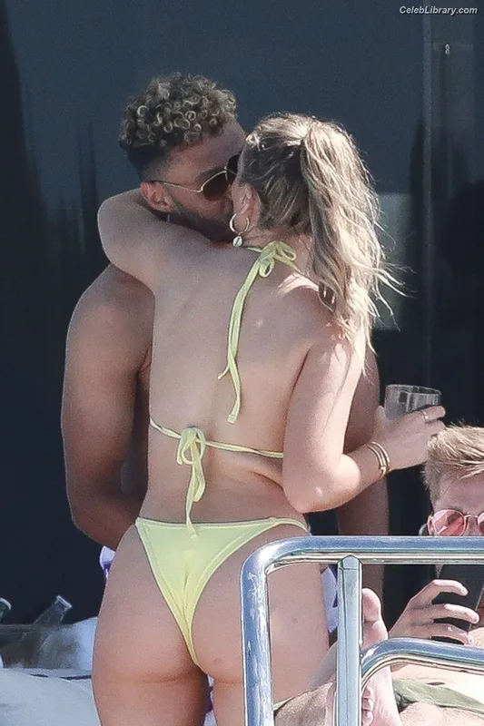 Perrie Edwards photo 23 of 322
