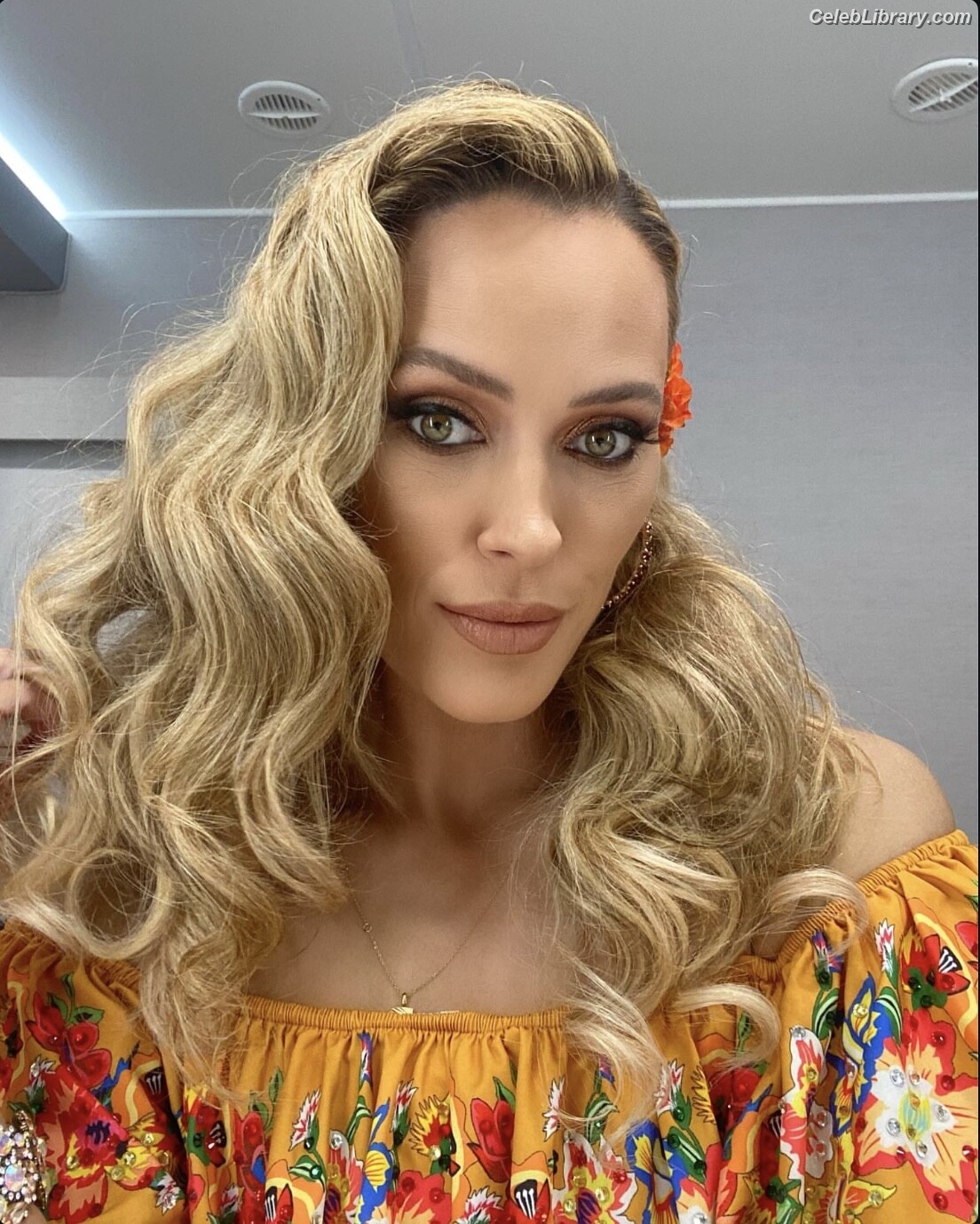 Peta Murgatroyd photo 4 of 10