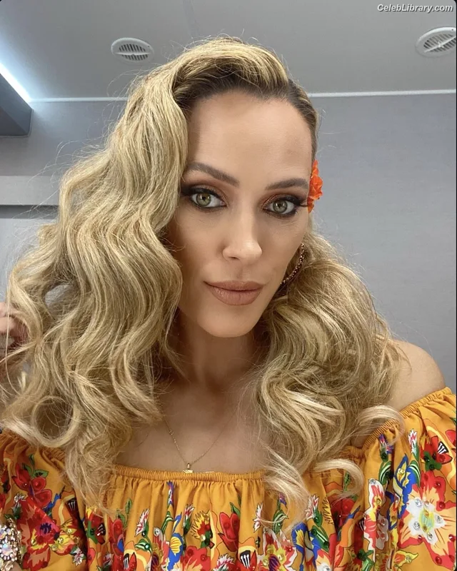 Peta Murgatroyd photo 4 of 10