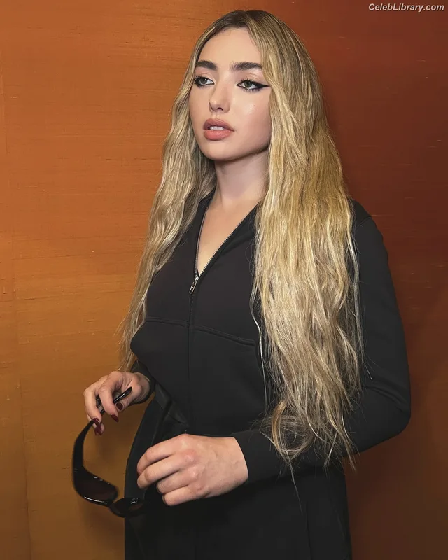 Peyton List photo 1 of 1015