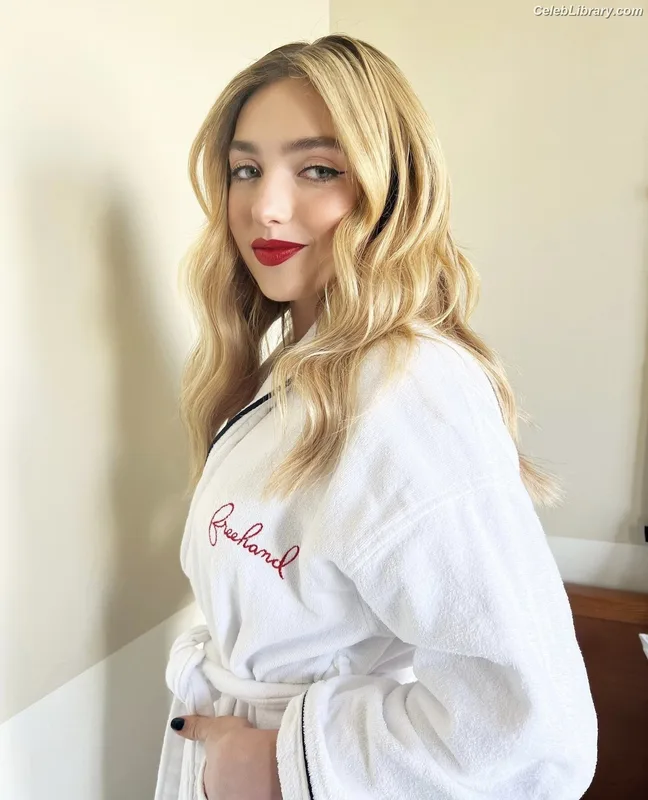 Peyton List photo 3 of 1015