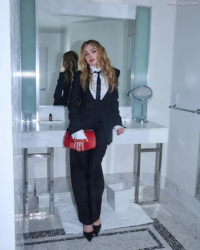 Peyton List photo 10 of 1015