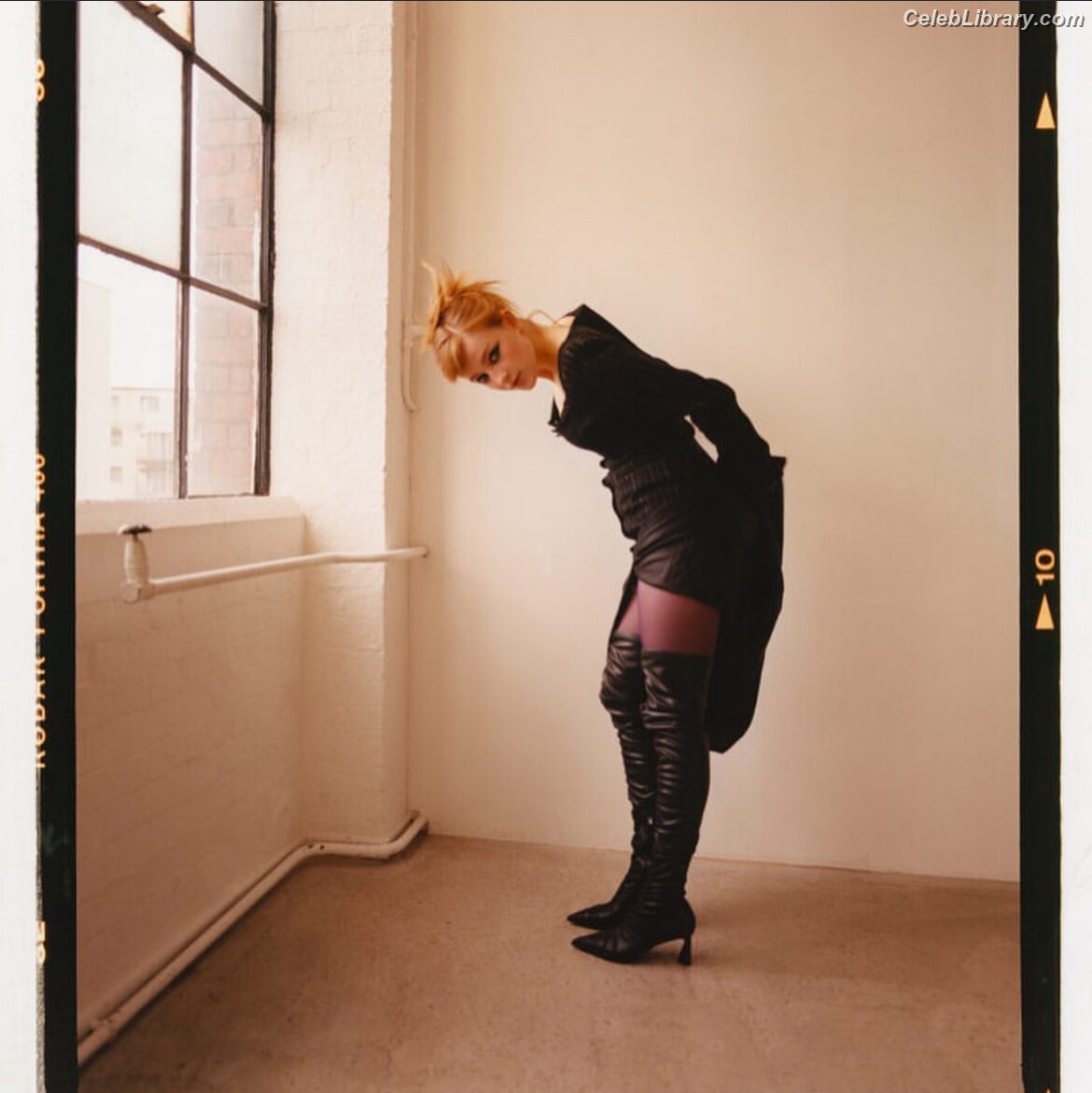 Phia Saban photo 3 of 28