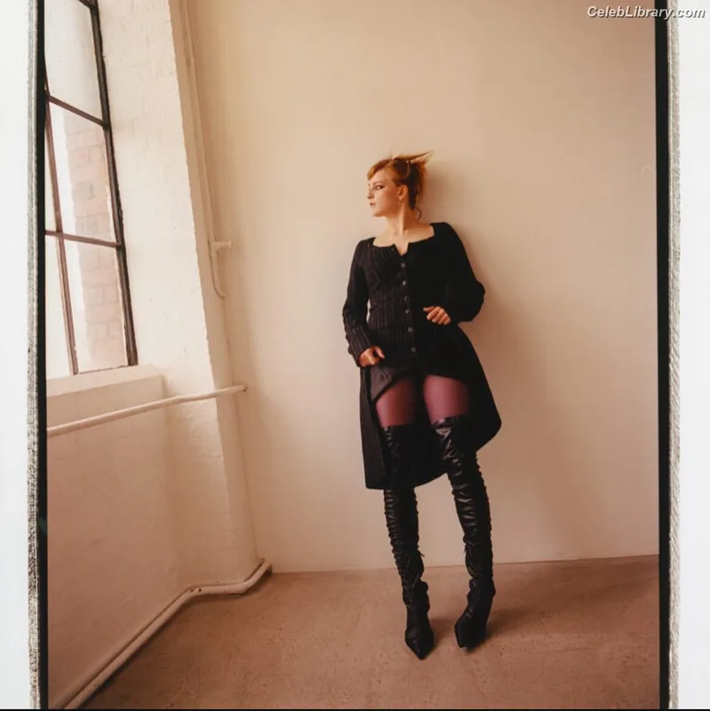 Phia Saban photo 2 of 28