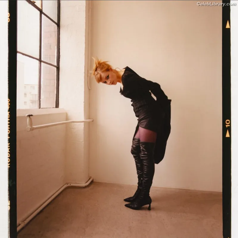 Phia Saban photo 3 of 28