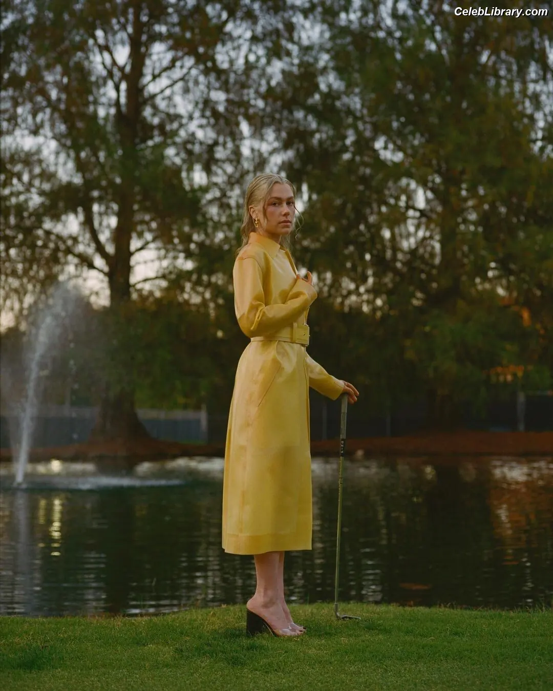 Phoebe Bridgers photo 5 of 155