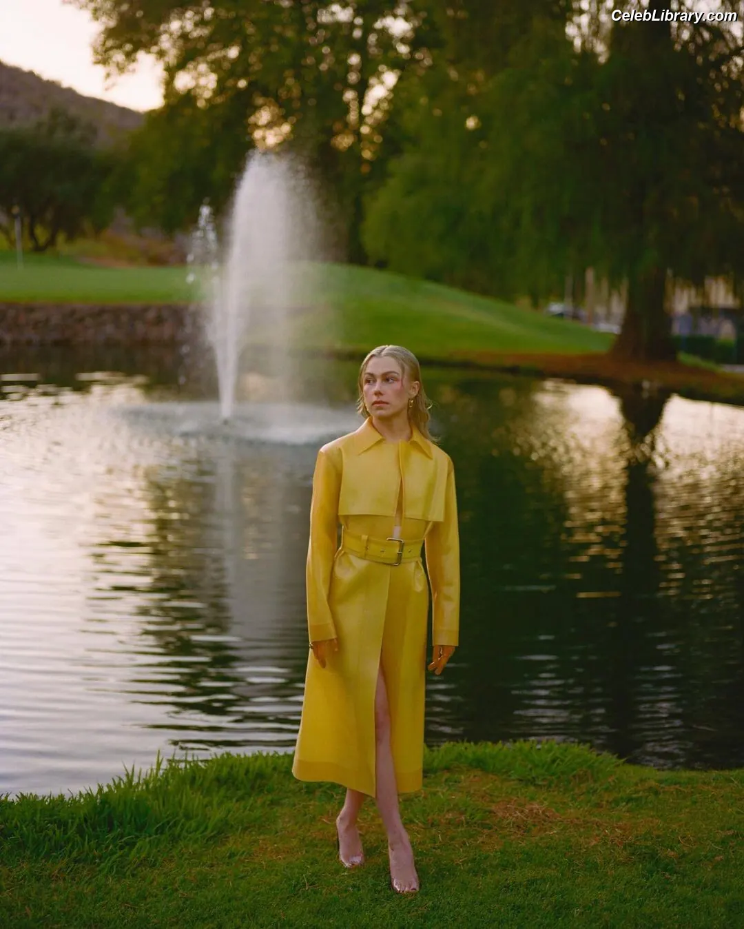 Phoebe Bridgers photo 7 of 155