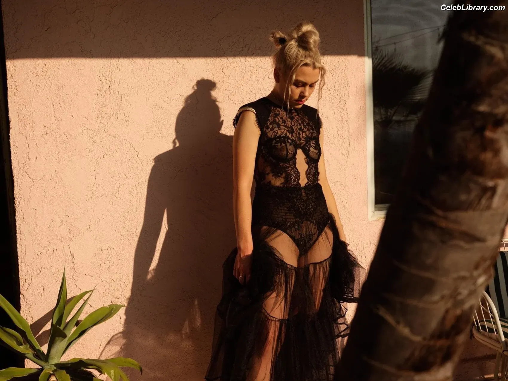 Phoebe Bridgers photo 12 of 155