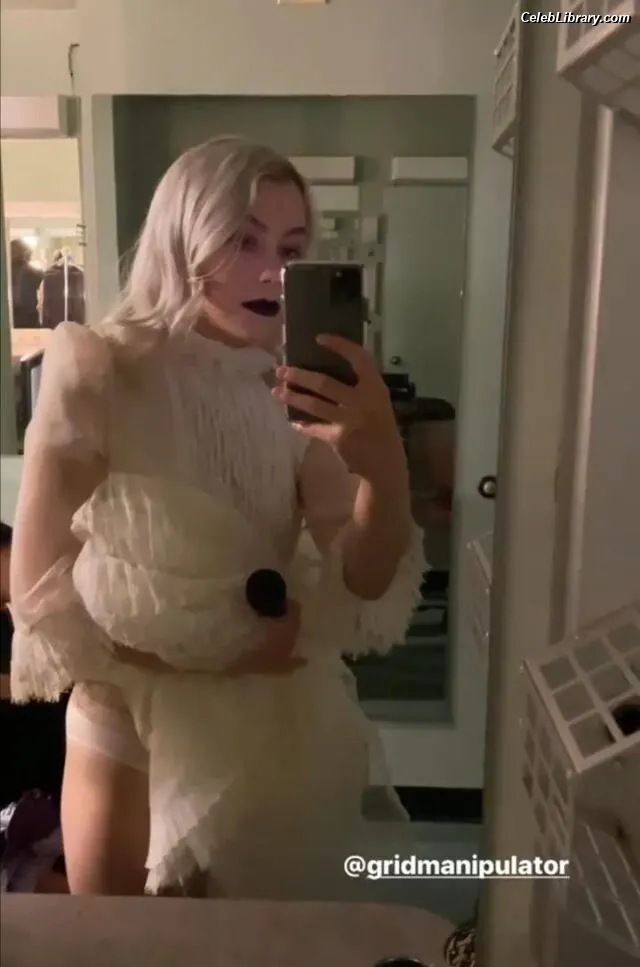 Phoebe Bridgers photo 24 of 155