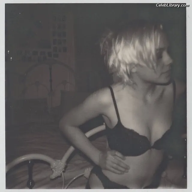 Phoebe Bridgers photo 3 of 155