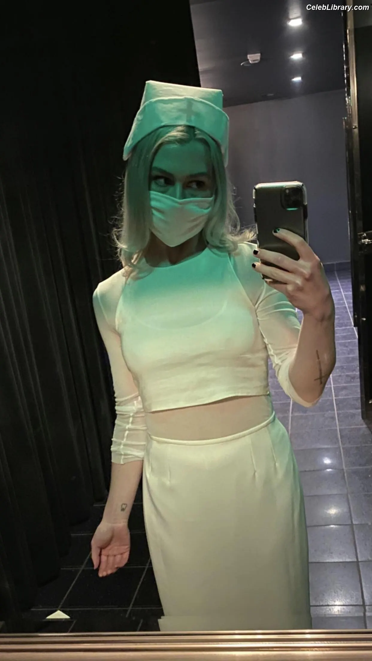 Phoebe Bridgers photo 16 of 155