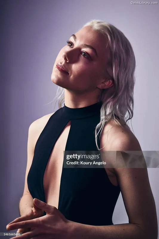 Phoebe Bridgers photo 3 of 156