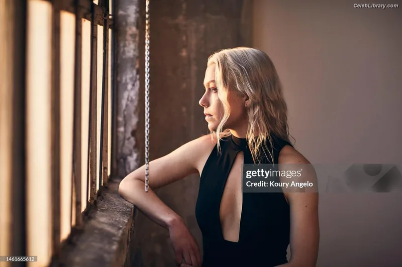 Phoebe Bridgers photo 5 of 156