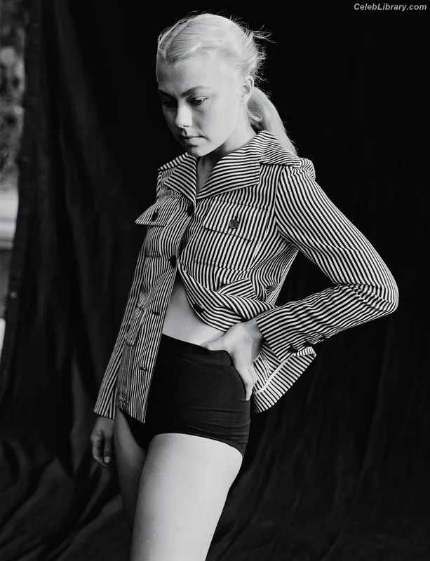 Phoebe Bridgers photo 6 of 156