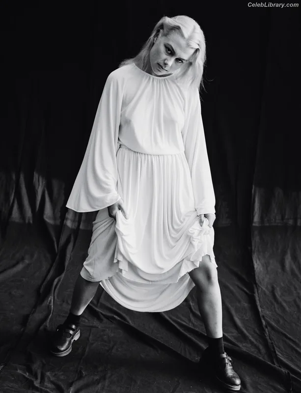 Phoebe Bridgers photo 7 of 156