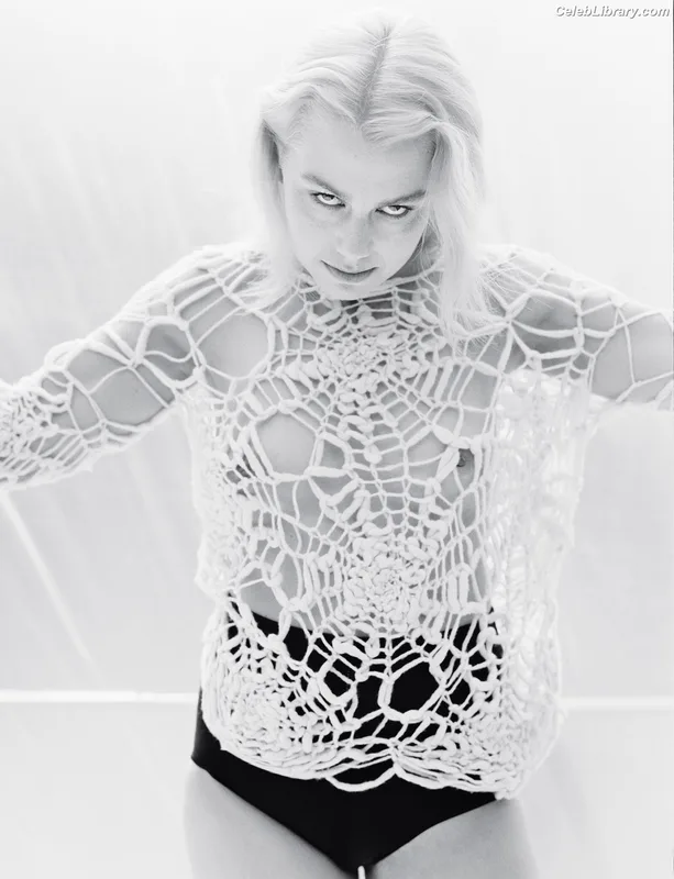 Phoebe Bridgers photo 9 of 156