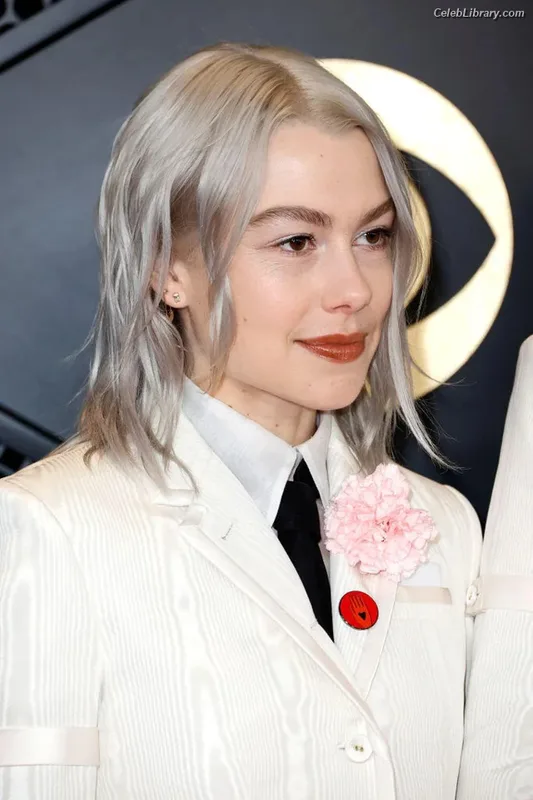 Phoebe Bridgers photo 12 of 156