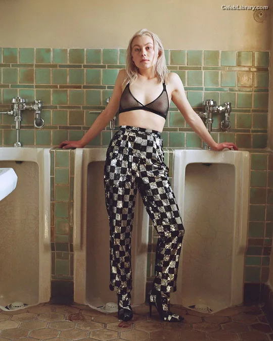 Phoebe Bridgers photo 14 of 156