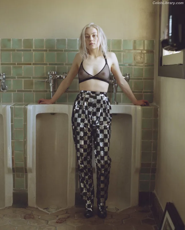 Phoebe Bridgers photo 16 of 156